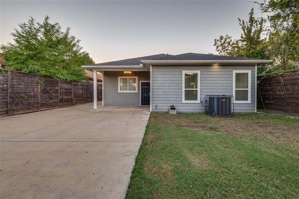 619 Buckalew Street Dallas, TX 75208 - Photo 6 of 29 front view of a house with a yard