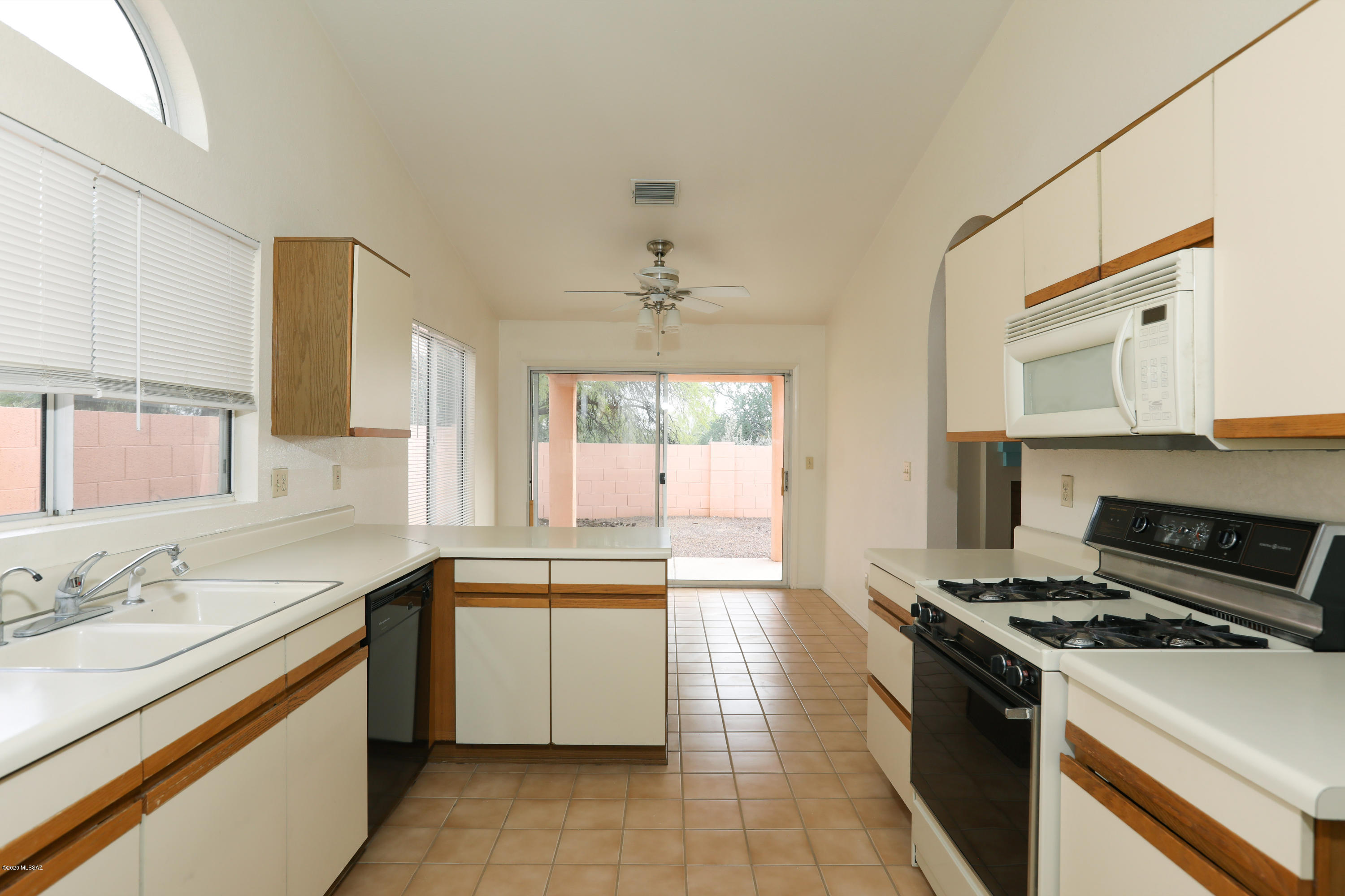 3581 West Thundercloud Loop Tucson, AZ 85742 - Photo 10 of 32