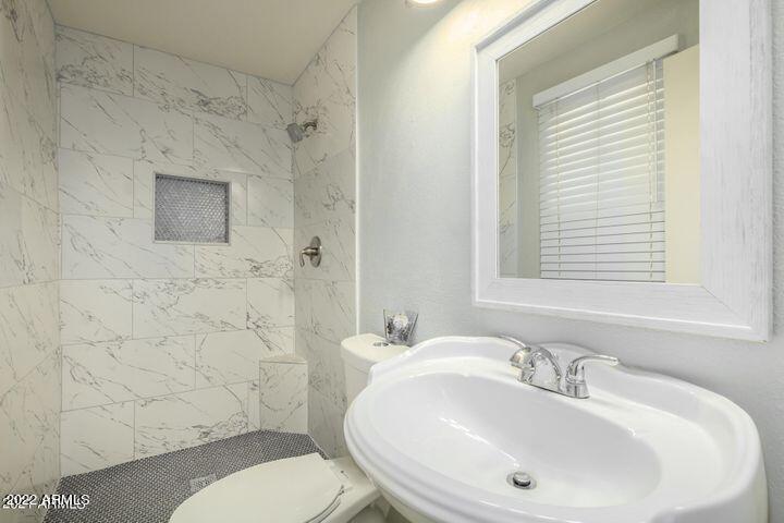 5915 West Coronado Road Phoenix, AZ 85035 - Photo 14 of 19 Master Bath