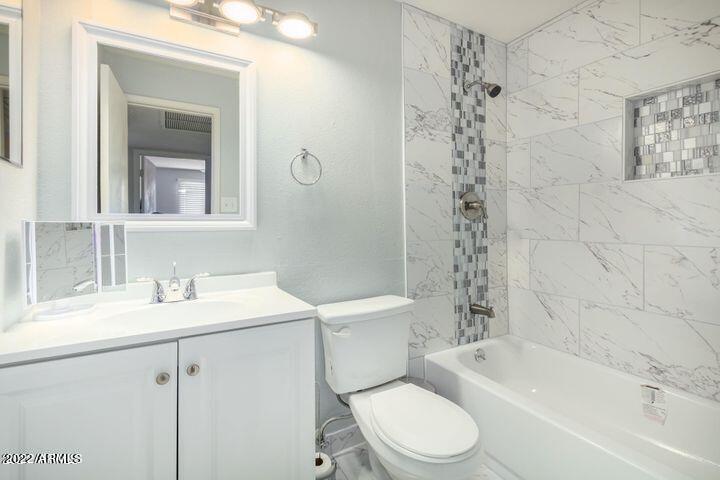5915 West Coronado Road Phoenix, AZ 85035 - Photo 15 of 19 Hall bath