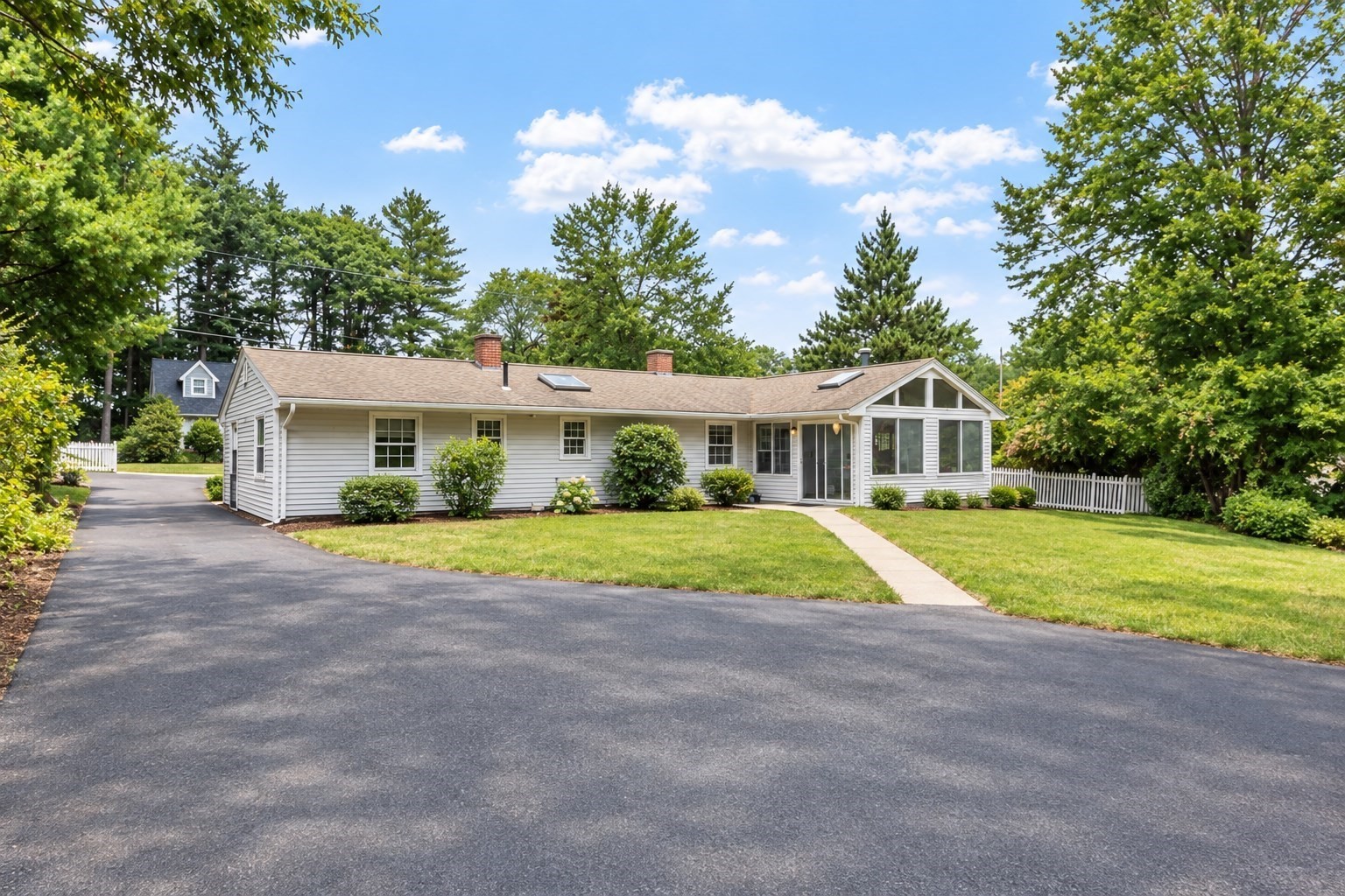 4 Algonquin Road Chelmsford, MA 01824 - Photo 1 of 31 Gallery Image 1