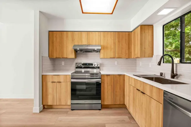 $649,000 | 711 South Bayshore Boulevard, Unit 22, San Mateo, CA 94401