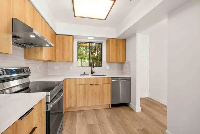 $649,000 | 711 South Bayshore Boulevard, Unit 22, San Mateo, CA 94401