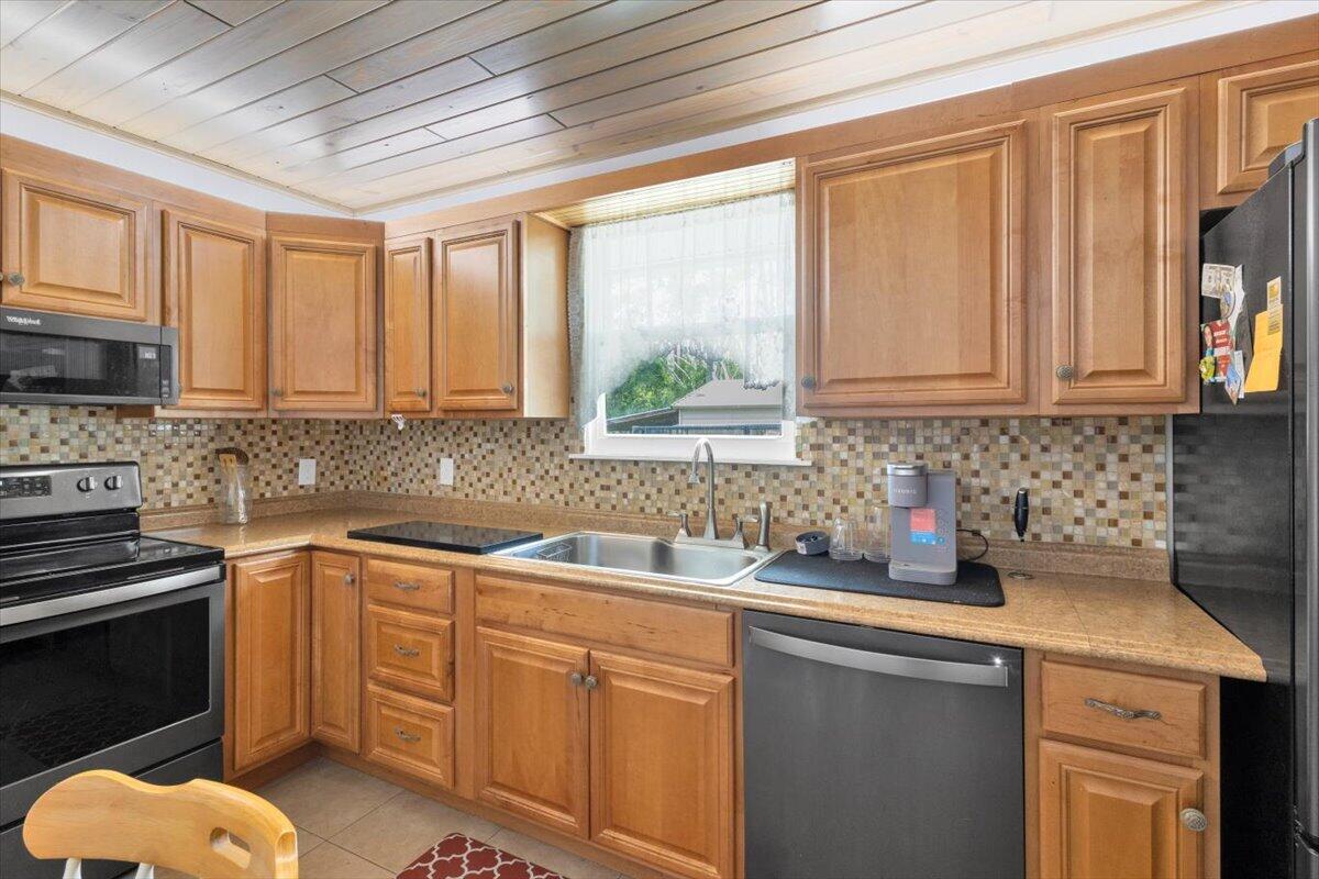 7202 Kenwood Road Fort Pierce, FL 34951 - Photo 9 of 25 Kitchen