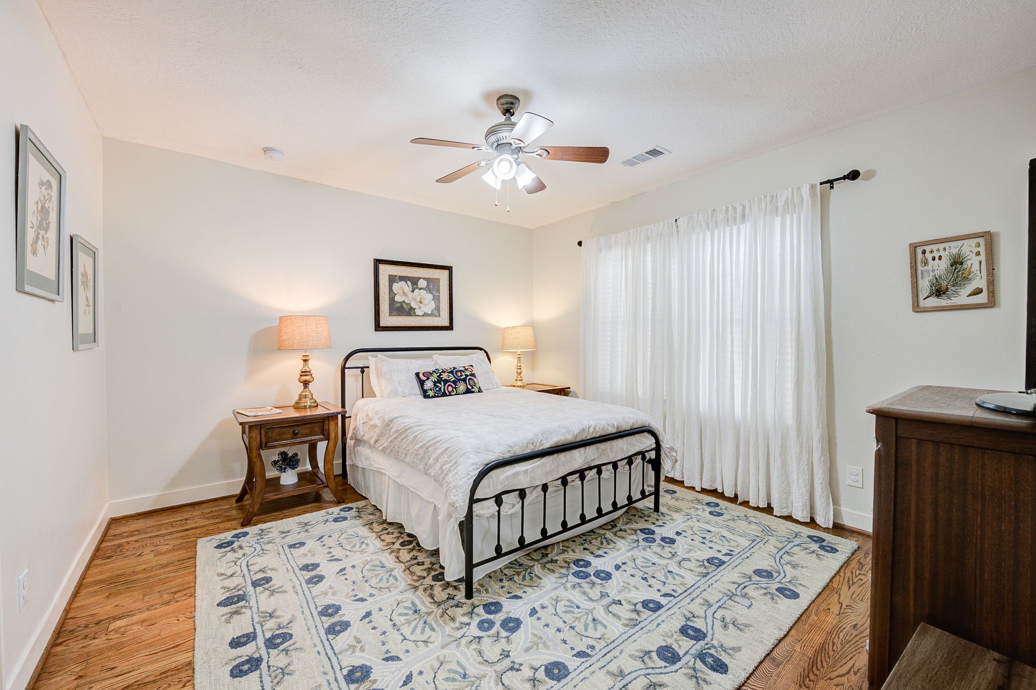 408 Tabor Street Houston, TX 77009 - Photo 24 of 35 a bedroom with a bed and a table in it