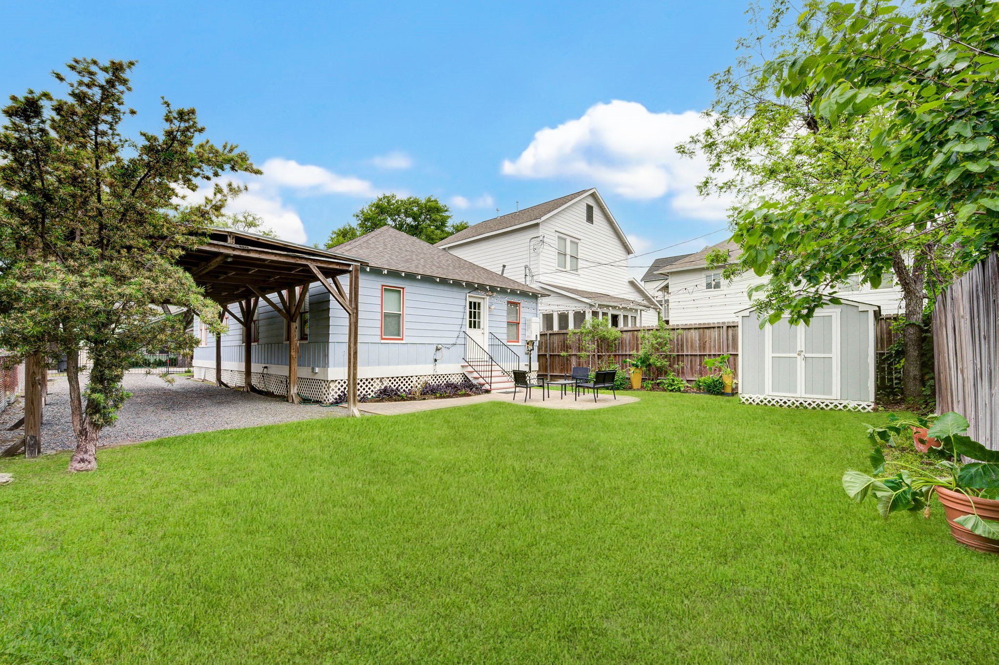 408 Tabor Street Houston, TX 77009 - Photo 30 of 35 a front view of a house with garden