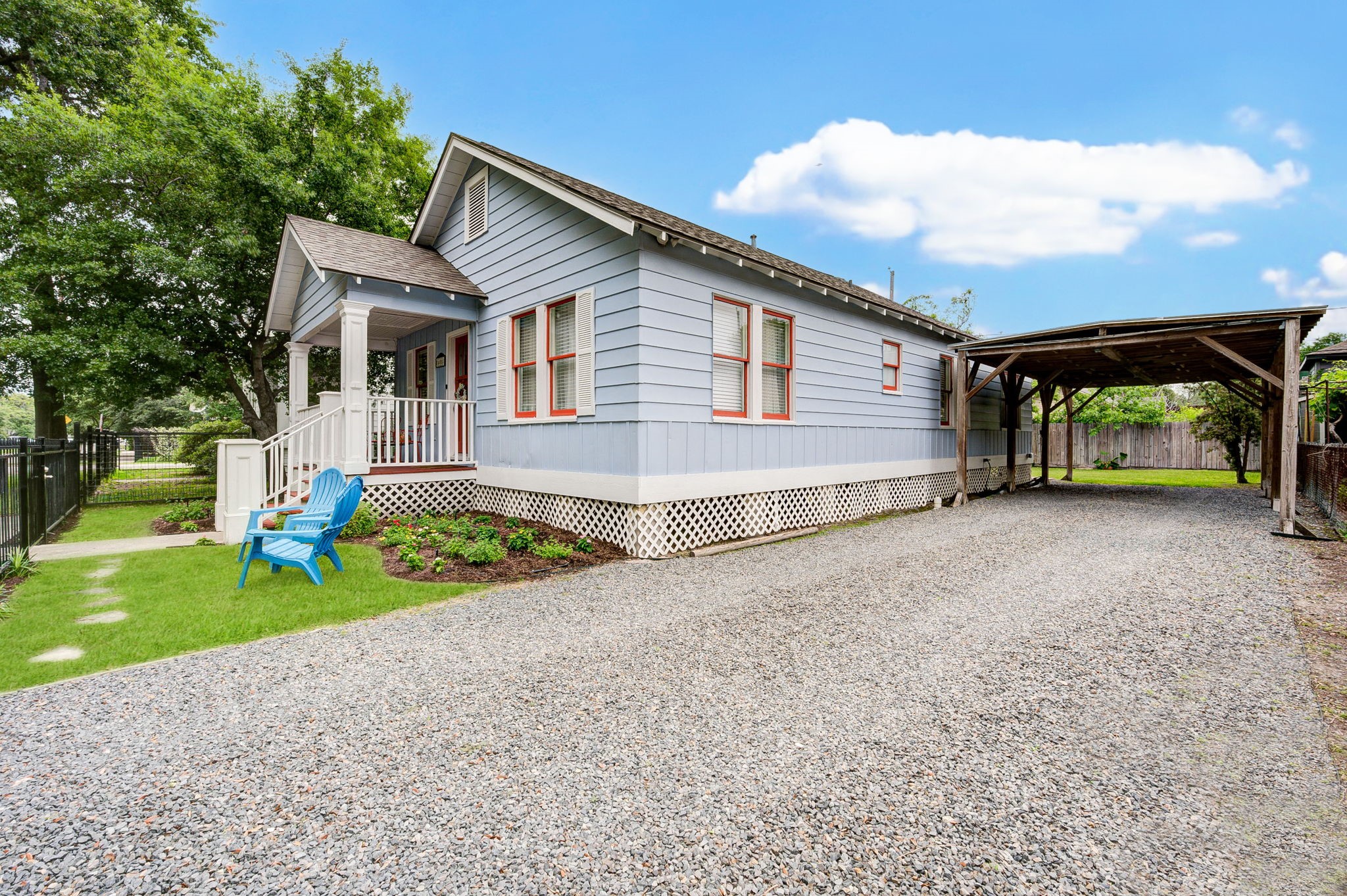 408 Tabor Street Houston, TX 77009 - Photo 4 of 35 a front view of house with yard and green space