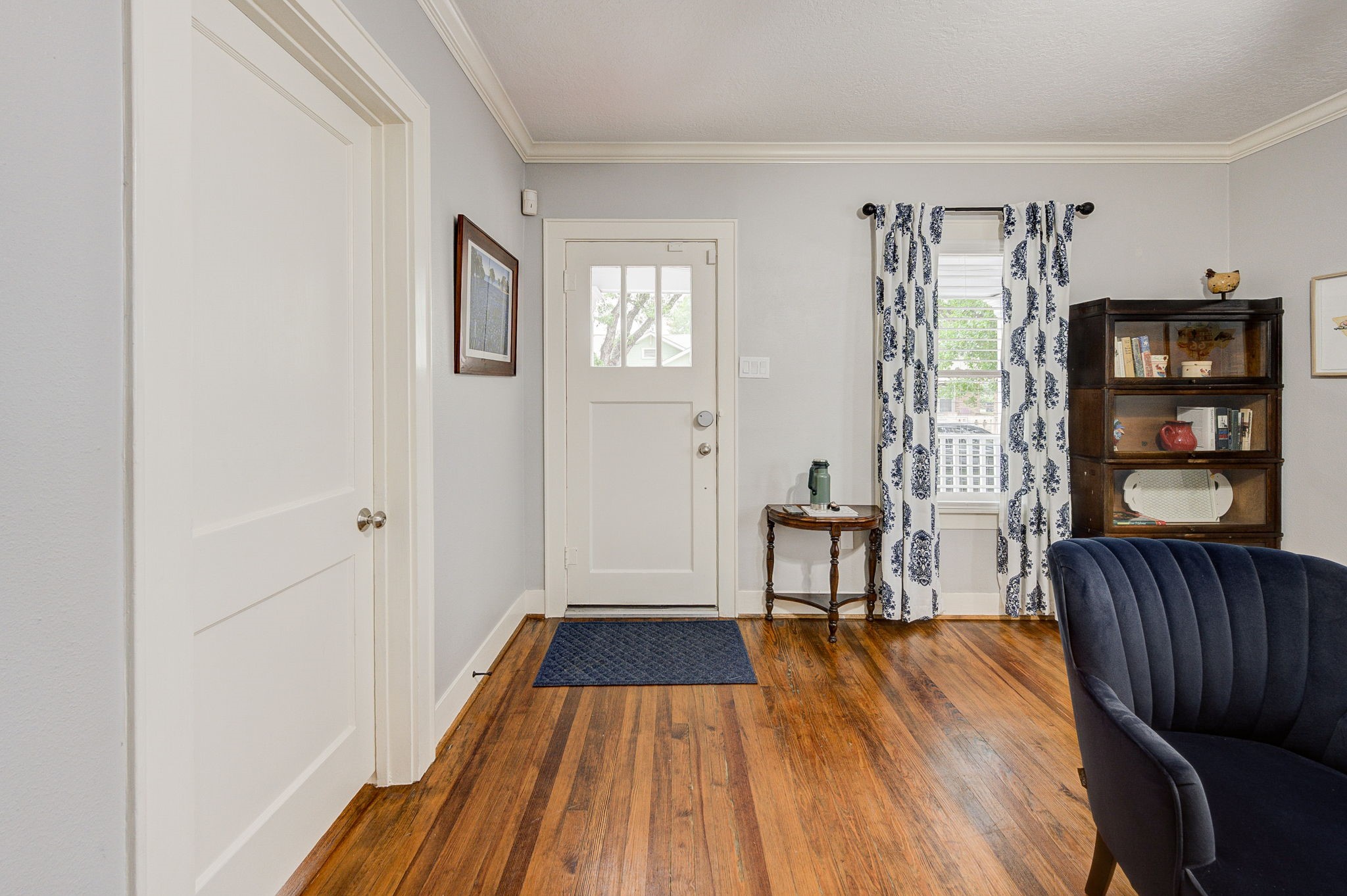408 Tabor Street Houston, TX 77009 - Photo 7 of 35 a view of a livingroom with furniture and window