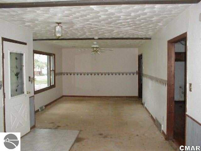 10302 North Warner Road Elwell, MI 48832 - Photo 4 of 11 1767763-3.JPG