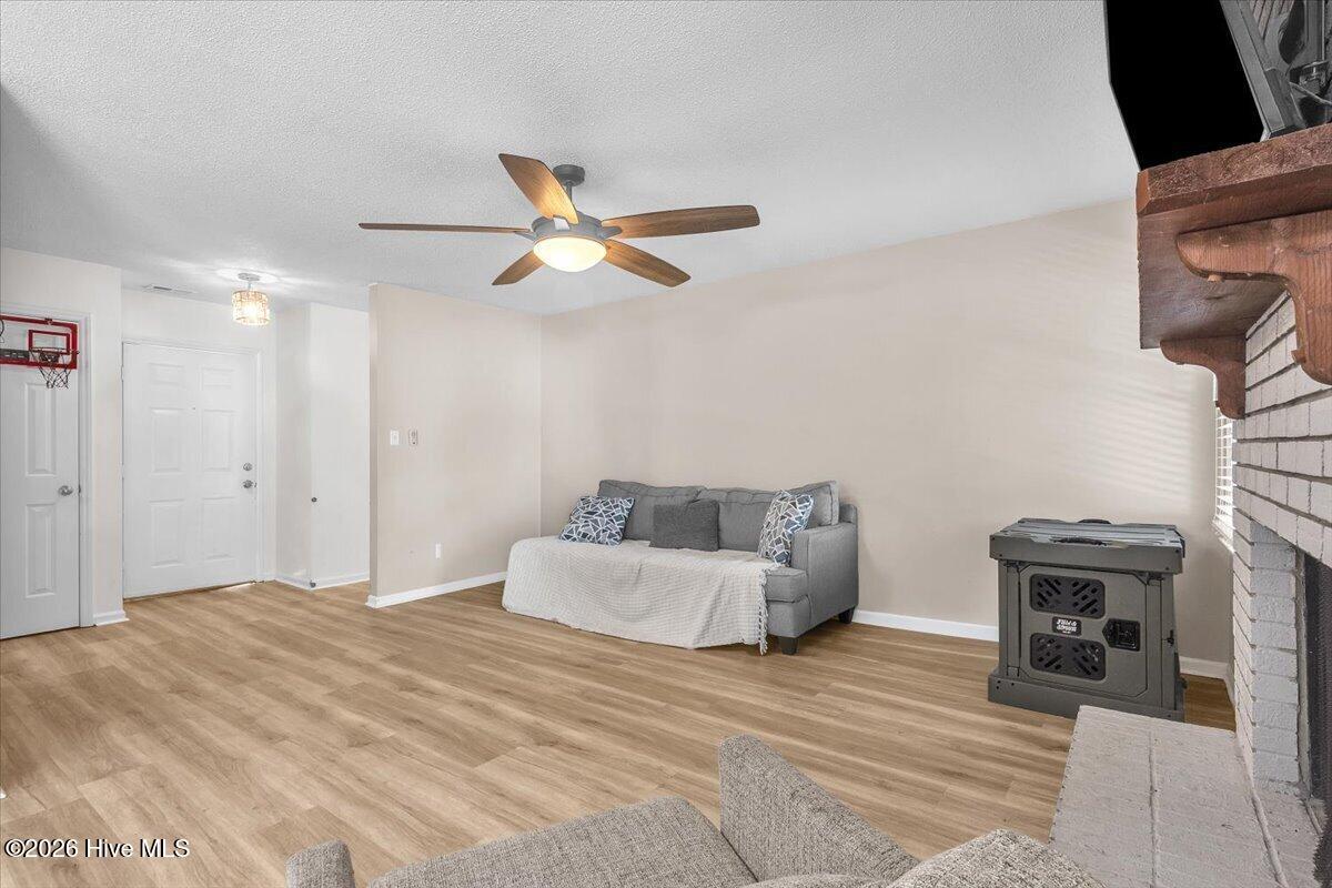 906 Gattis Road Jacksonville, NC 28546 - Photo 8 of 28 Living Room