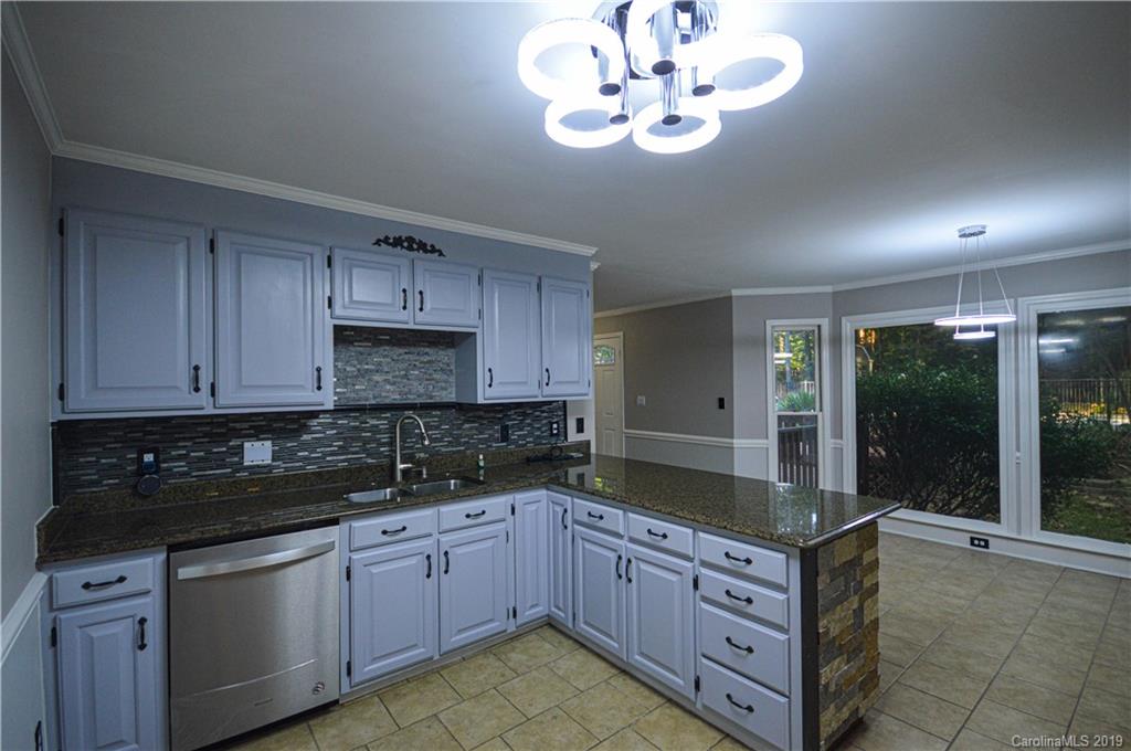 9208 4 Farms Road Charlotte, NC 28215 - Photo 11 of 41 Gallery Image 11
