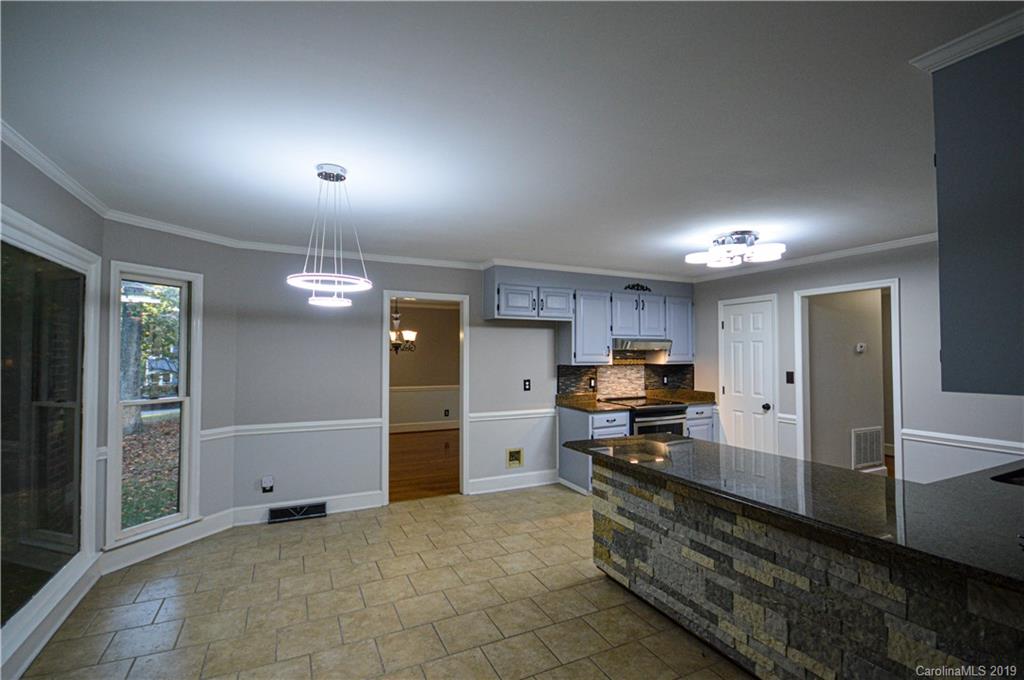 9208 4 Farms Road Charlotte, NC 28215 - Photo 12 of 41 Gallery Image 12