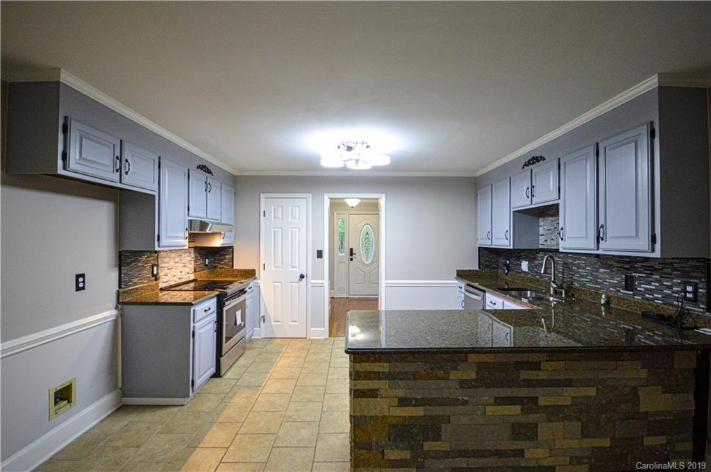 9208 4 Farms Road Charlotte, NC 28215 - Photo 13 of 41 Gallery Image 13
