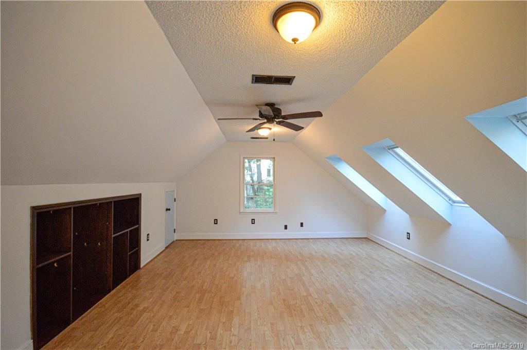 9208 4 Farms Road Charlotte, NC 28215 - Photo 15 of 41 Gallery Image 15