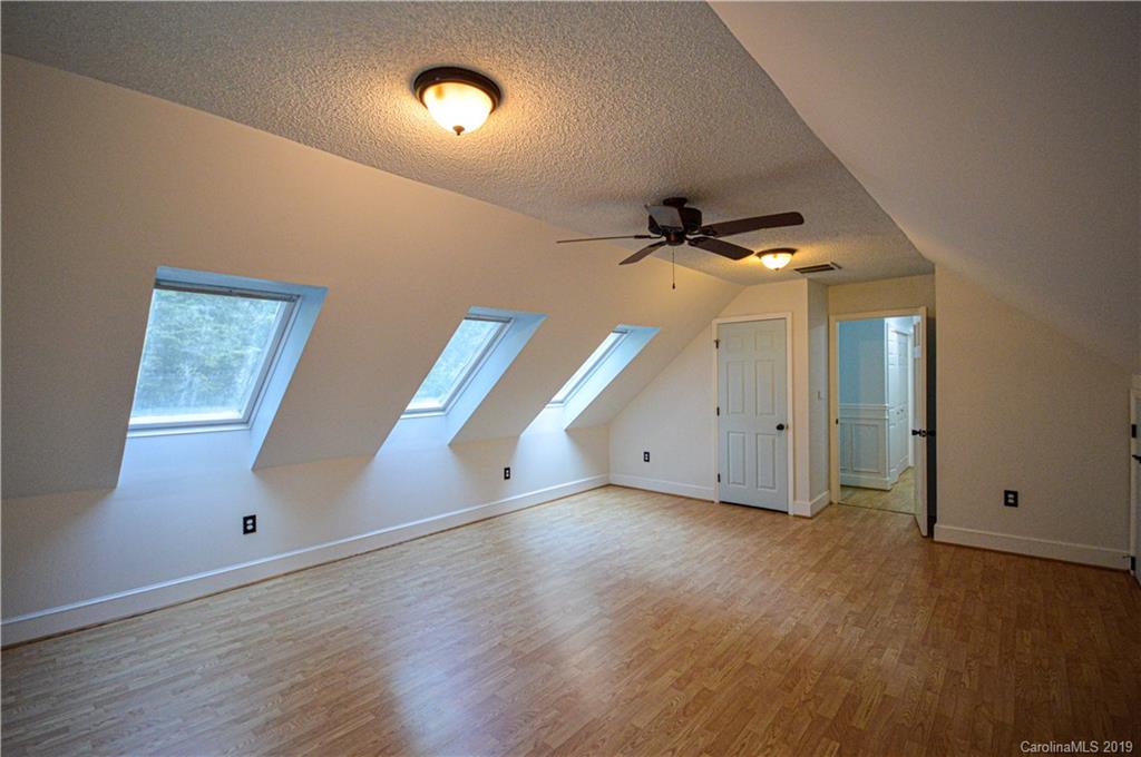 9208 4 Farms Road Charlotte, NC 28215 - Photo 16 of 41 Gallery Image 16