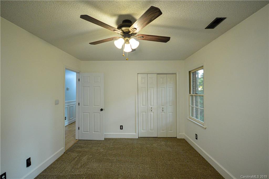 9208 4 Farms Road Charlotte, NC 28215 - Photo 17 of 41 Gallery Image 17