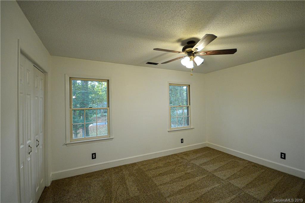 9208 4 Farms Road Charlotte, NC 28215 - Photo 18 of 41 Gallery Image 18