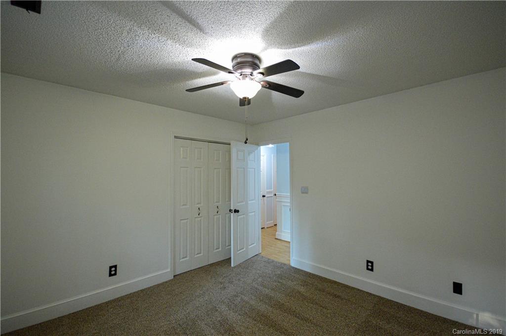 9208 4 Farms Road Charlotte, NC 28215 - Photo 19 of 41 Gallery Image 19