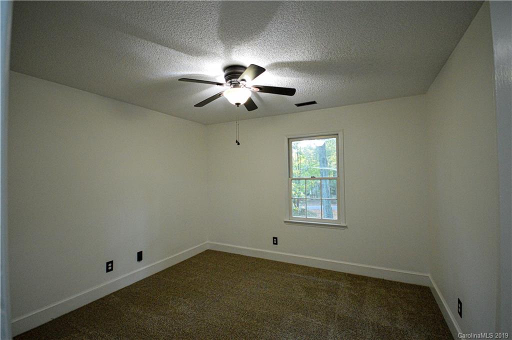 9208 4 Farms Road Charlotte, NC 28215 - Photo 20 of 41 Gallery Image 20