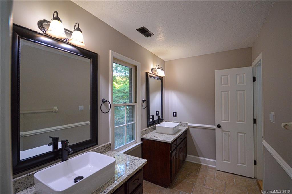 9208 4 Farms Road Charlotte, NC 28215 - Photo 21 of 41 Gallery Image 21