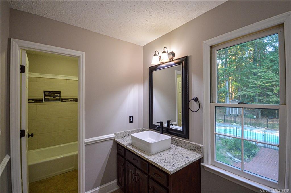 9208 4 Farms Road Charlotte, NC 28215 - Photo 22 of 41 Gallery Image 22