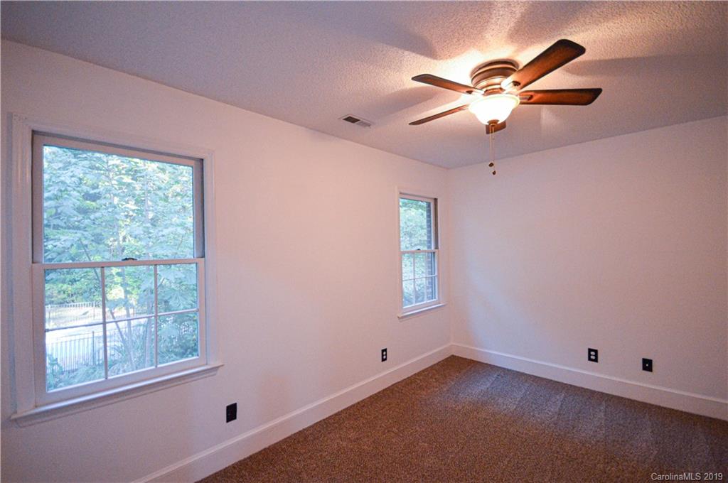 9208 4 Farms Road Charlotte, NC 28215 - Photo 24 of 41 Gallery Image 24