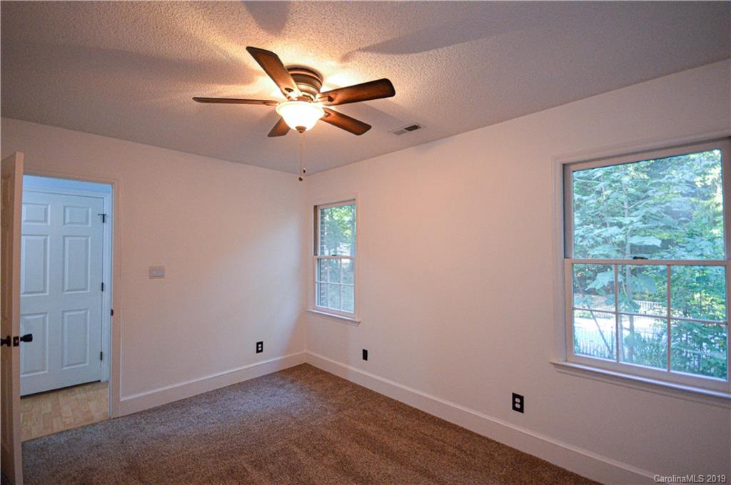 9208 4 Farms Road Charlotte, NC 28215 - Photo 25 of 41 Gallery Image 25