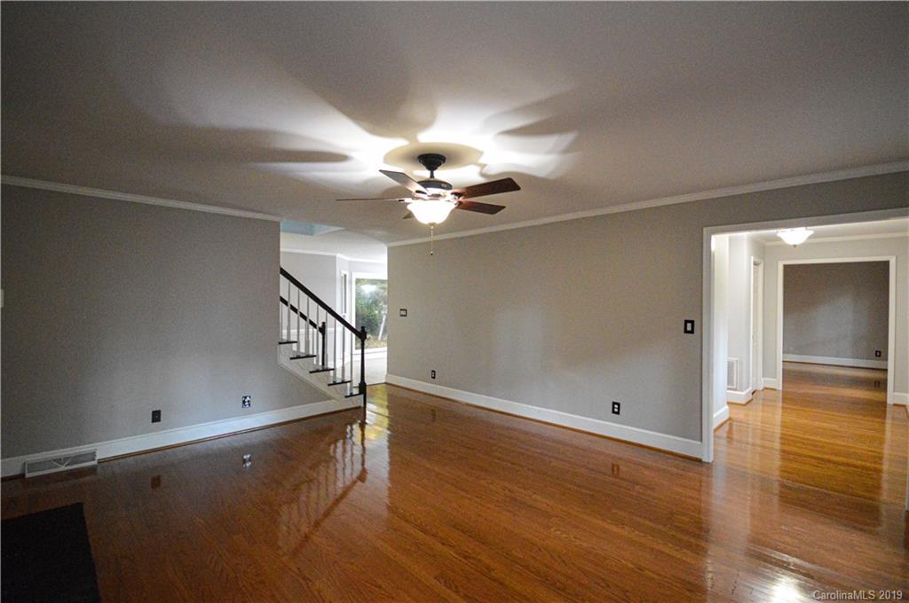 9208 4 Farms Road Charlotte, NC 28215 - Photo 4 of 41 Gallery Image 4