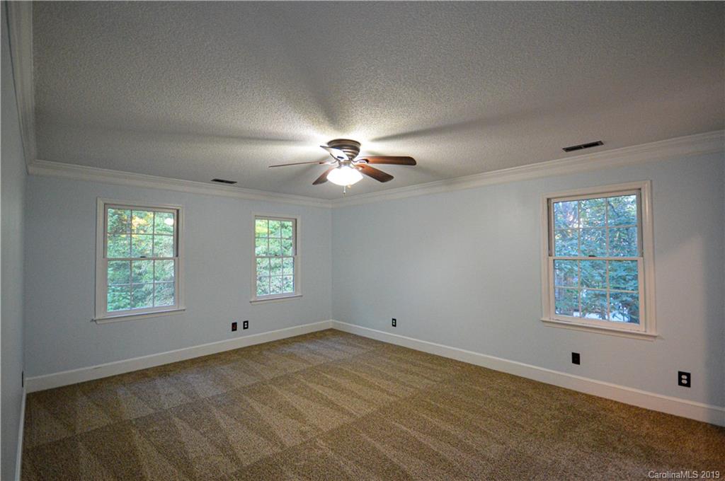 9208 4 Farms Road Charlotte, NC 28215 - Photo 31 of 41 Gallery Image 31