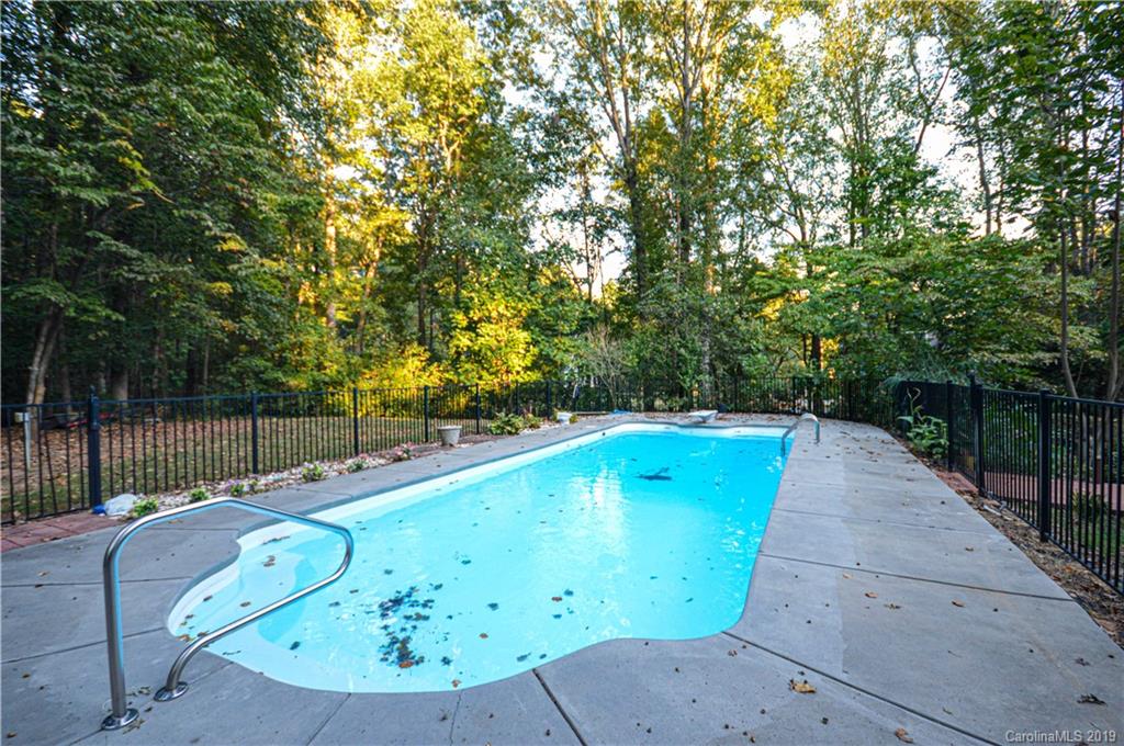 9208 4 Farms Road Charlotte, NC 28215 - Photo 37 of 41 Gallery Image 37