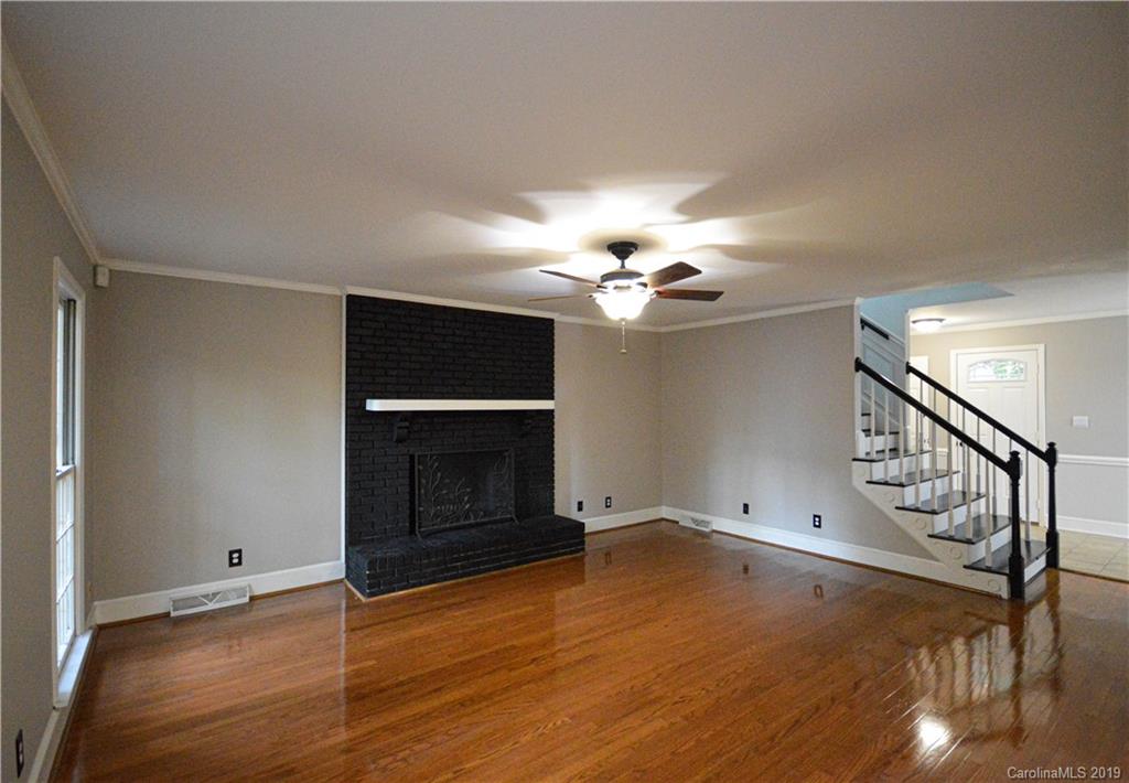9208 4 Farms Road Charlotte, NC 28215 - Photo 5 of 41 Gallery Image 5