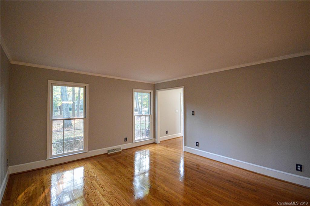 9208 4 Farms Road Charlotte, NC 28215 - Photo 6 of 41 Gallery Image 6