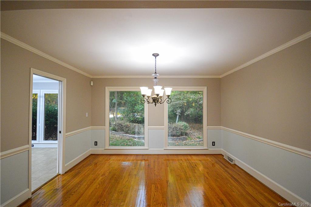 9208 4 Farms Road Charlotte, NC 28215 - Photo 8 of 41 Gallery Image 8