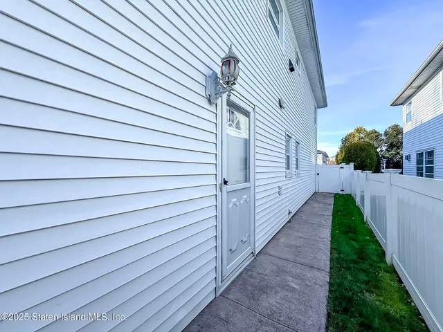 $825,000 | 21 Boynton Street | Prince's Bay