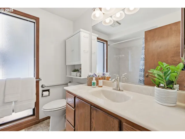 $615,000 | 993 Robin Hood Avenue, Eugene, OR 97401