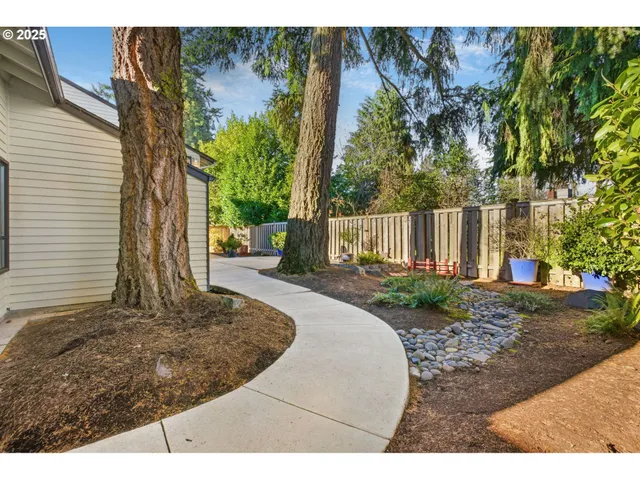 $615,000 | 993 Robin Hood Avenue, Eugene, OR 97401