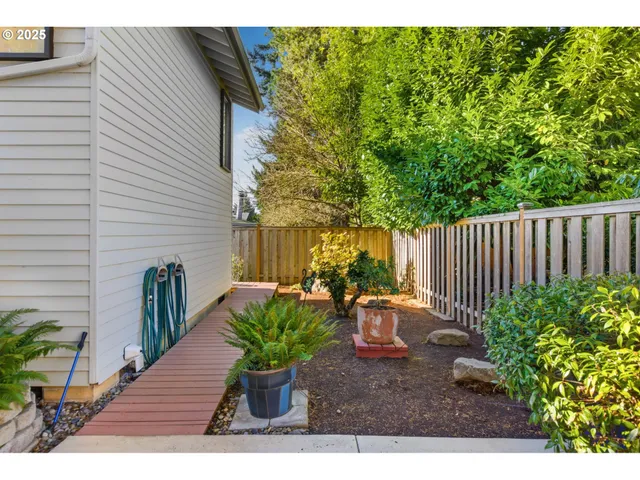 $615,000 | 993 Robin Hood Avenue, Eugene, OR 97401