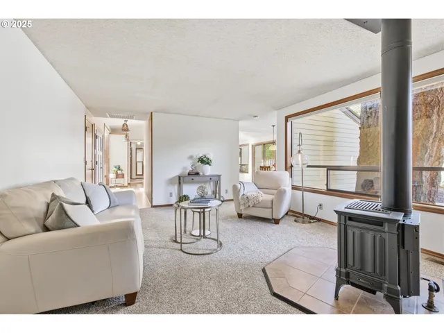 $615,000 | 993 Robin Hood Avenue, Eugene, OR 97401