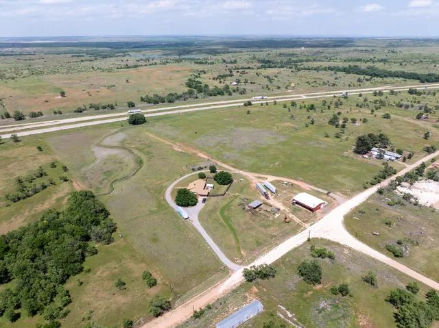 $365,000 | 1409 North Iowa Street, Shamrock, TX 79079