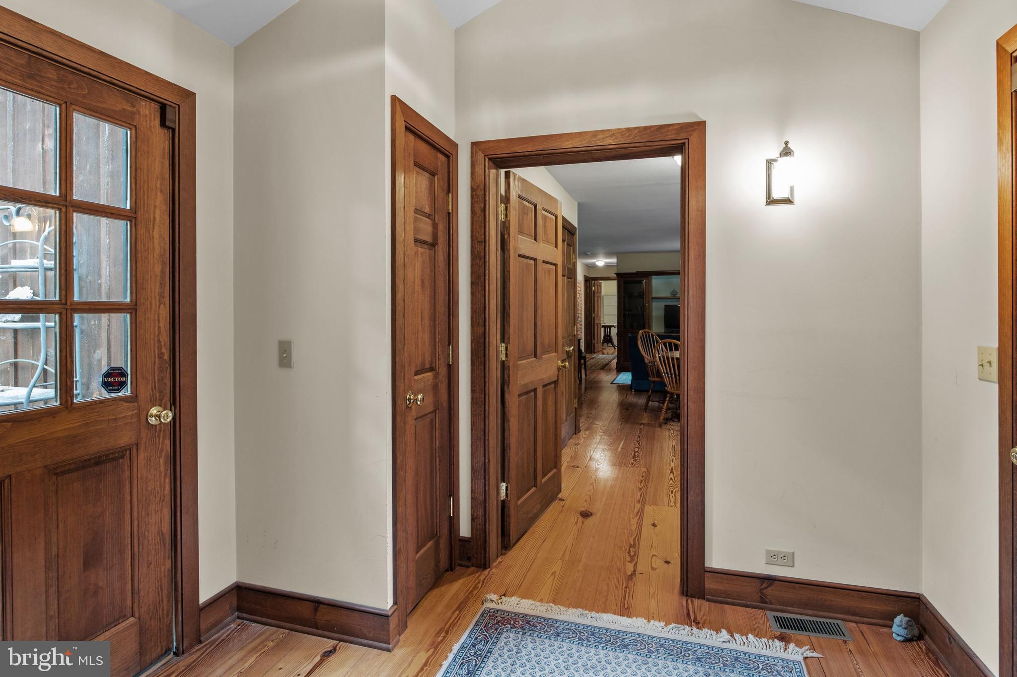175 Pleasant Valley Road Titusville, NJ 08560 - Photo 81 of 137 In-Law Suite Vestibule