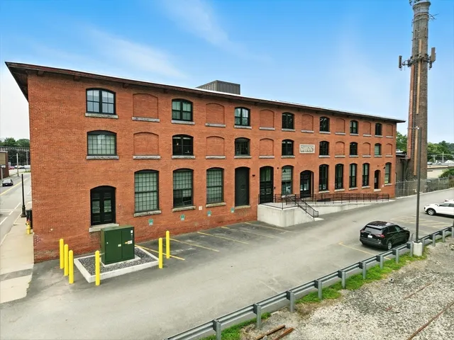 $359,000 | 55 Sterling Street, Unit 306, Clinton, MA 01510