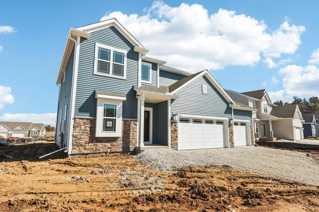 $595,000 | 1286 Olde Highlander Drive, Oconomowoc, WI 53066