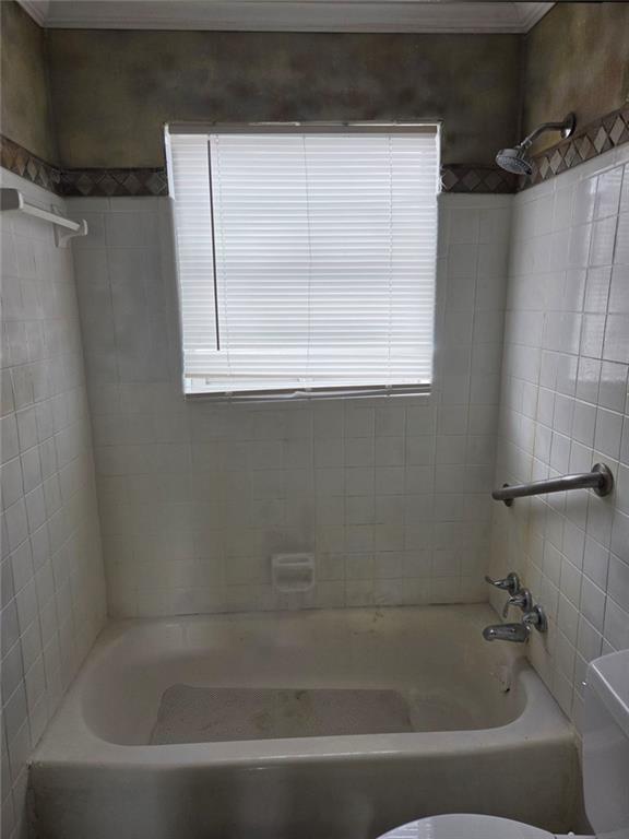 510 Coventry Road, Unit 3A Decatur, GA 30030 - Photo 24 of 24 a white bath tub sitting next to a window