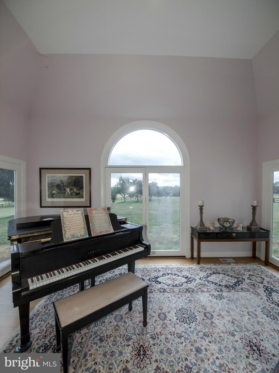 2933 Rokeby Road Delaplane, VA 20144 - Photo 8 of 27 Living Room