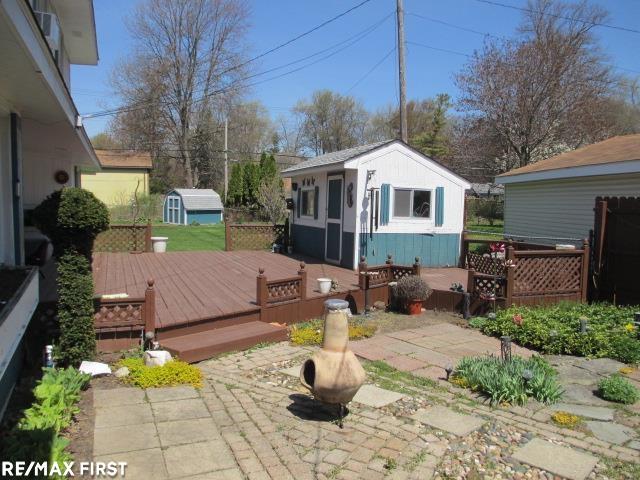 6004 Lakeshore Road Fort Gratiot, MI 48059 - Photo 10 of 33