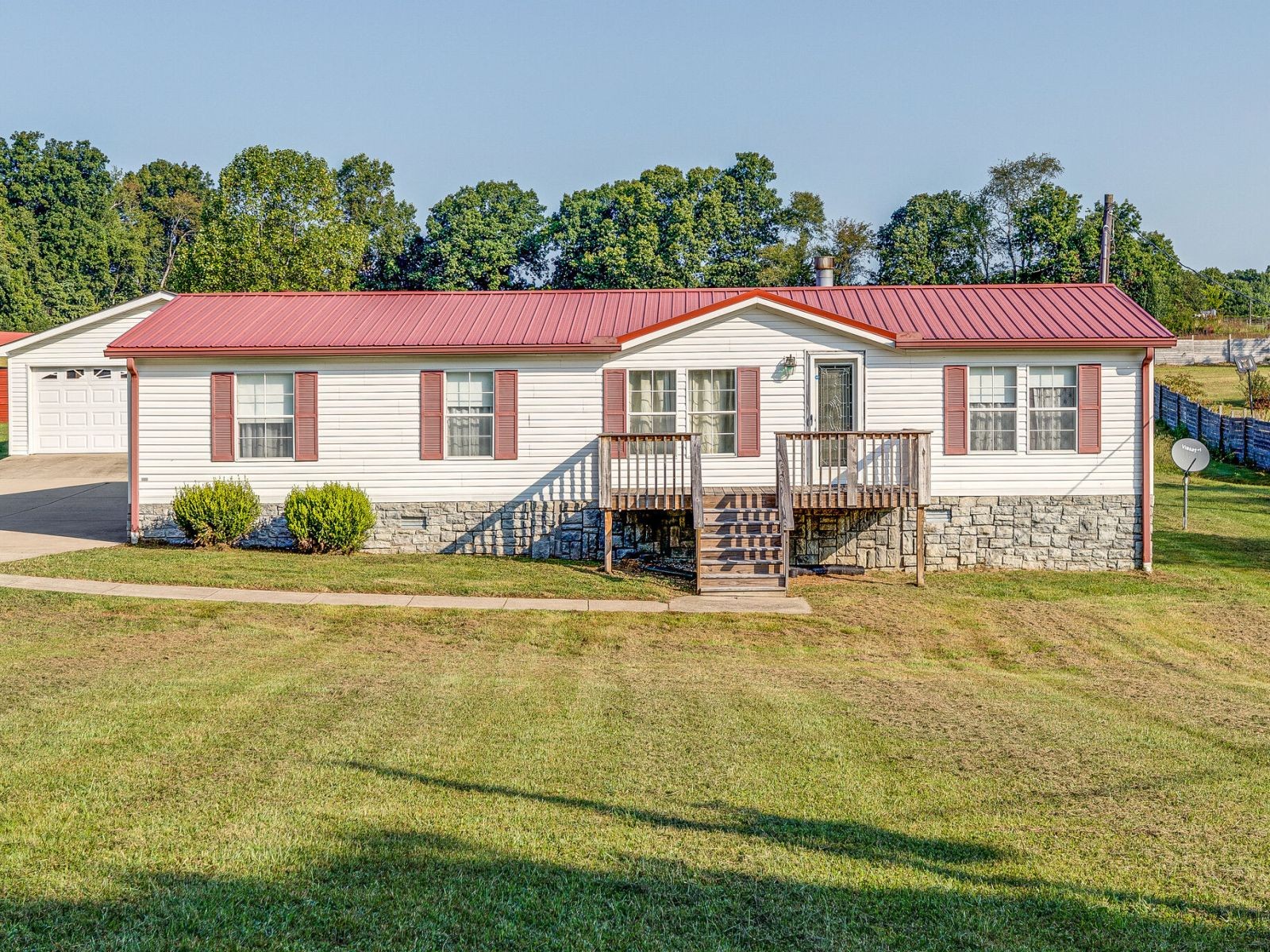 411 Stage Road Charlotte, TN 37036 - Photo 1 of 10 Gallery Image 1