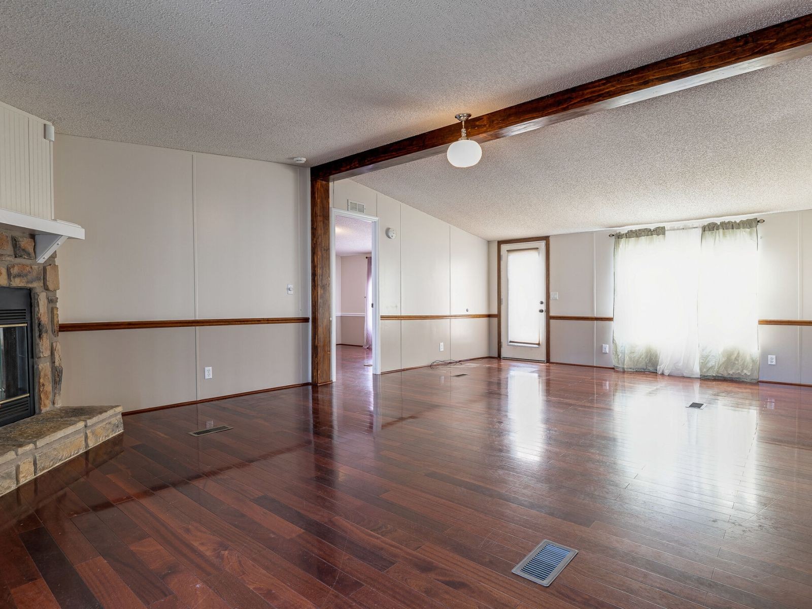 411 Stage Road Charlotte, TN 37036 - Photo 3 of 10 Gallery Image 3