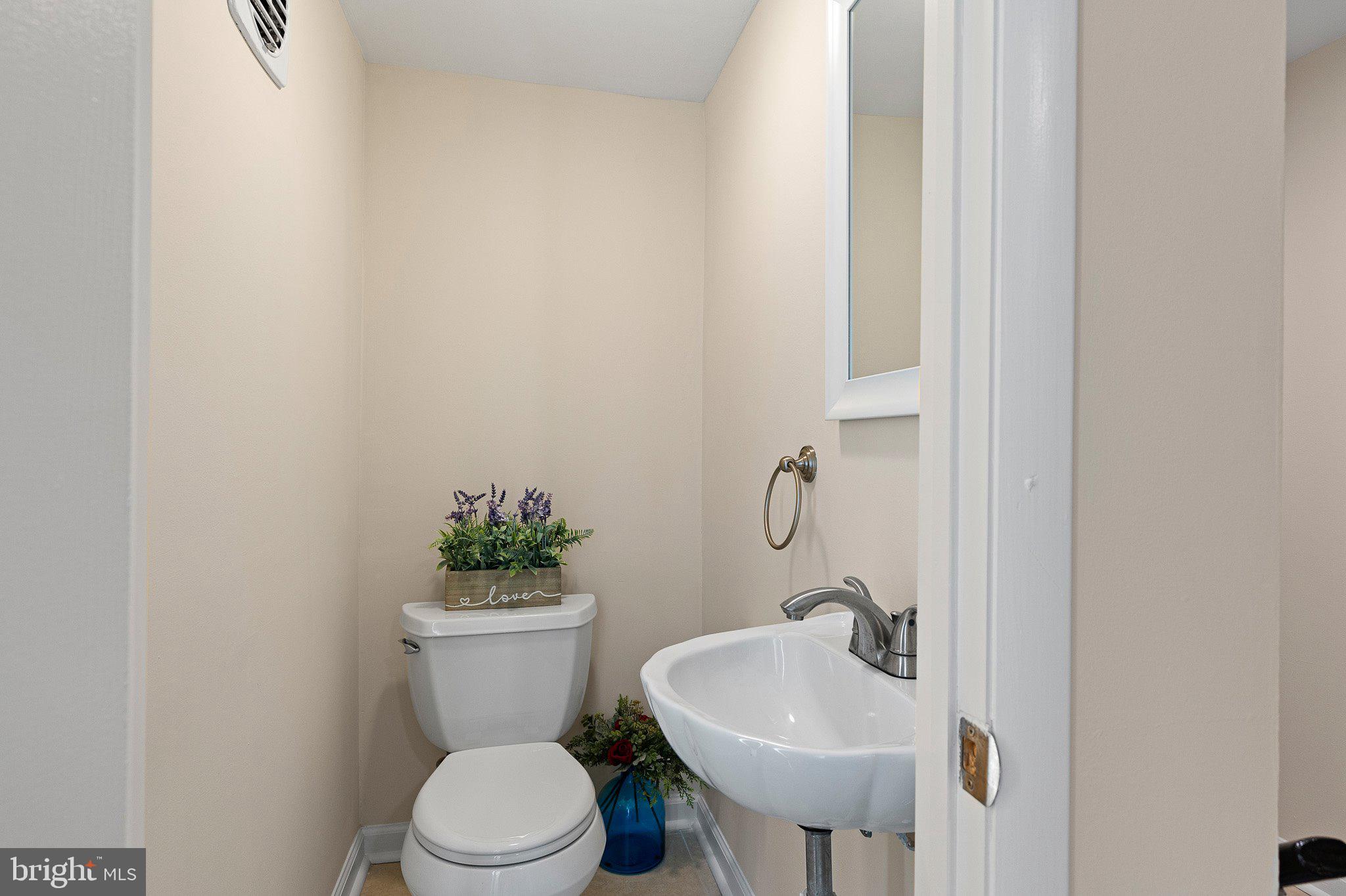 1233 Crestover Road Wilmington, DE 19803 - Photo 21 of 26 Powder Room