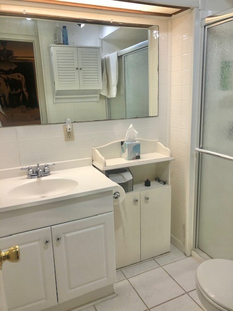 30507 Quinn Road Tomball, TX 77375 - Photo 11 of 33 Primery bathroom. Shower & single sink