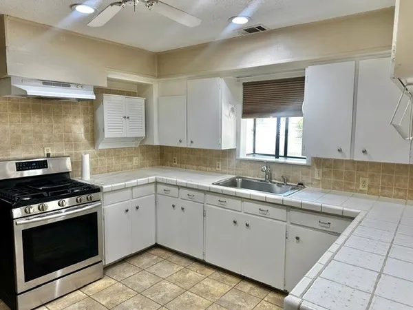 $2,000 | 30507 Quinn Road, Tomball, TX 77375